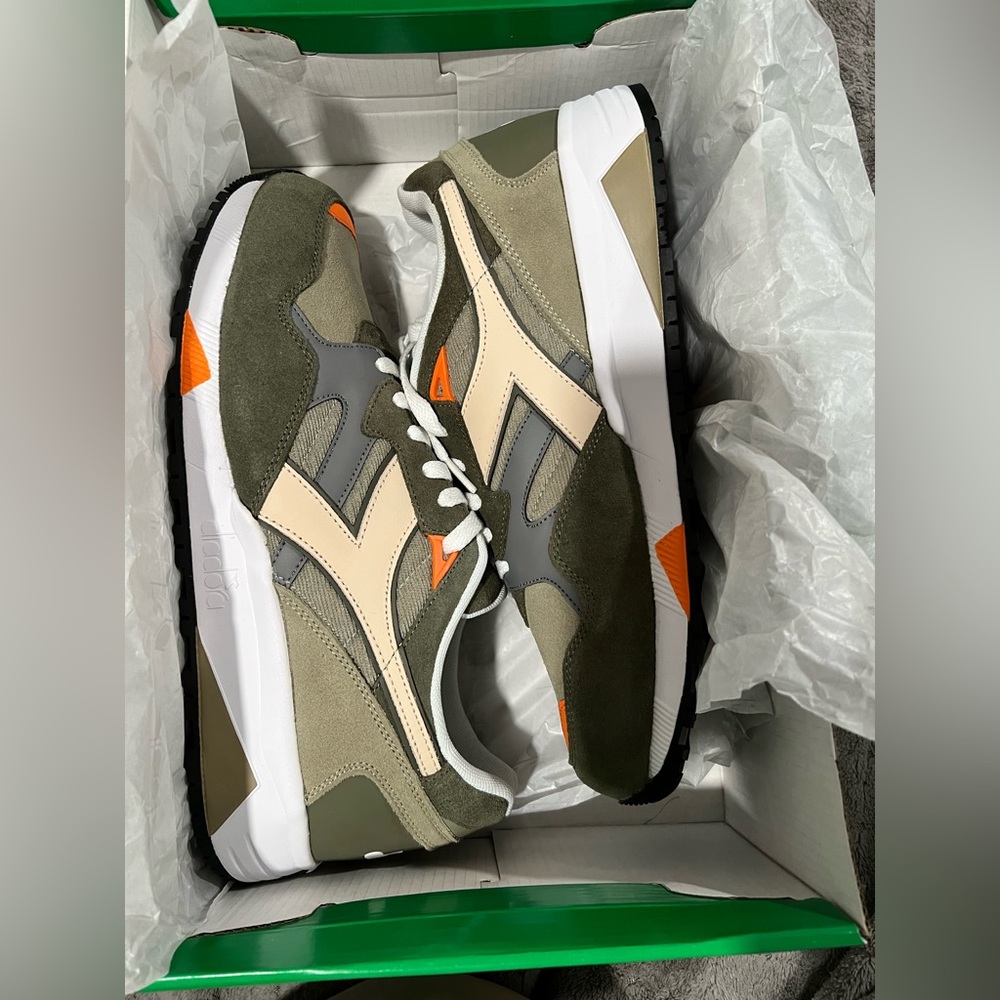Diadora men’s sneakers size 10.5